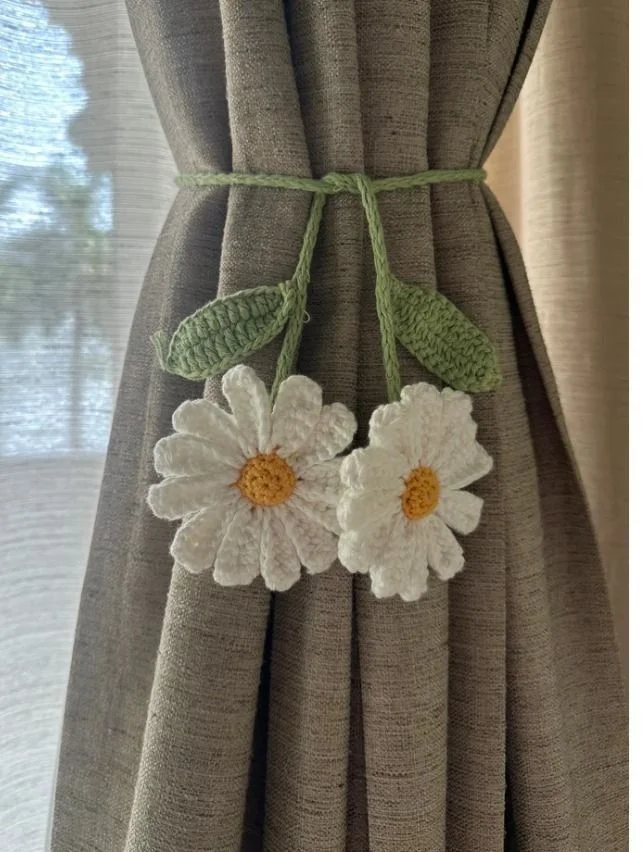 Daisy Curtain Tieback